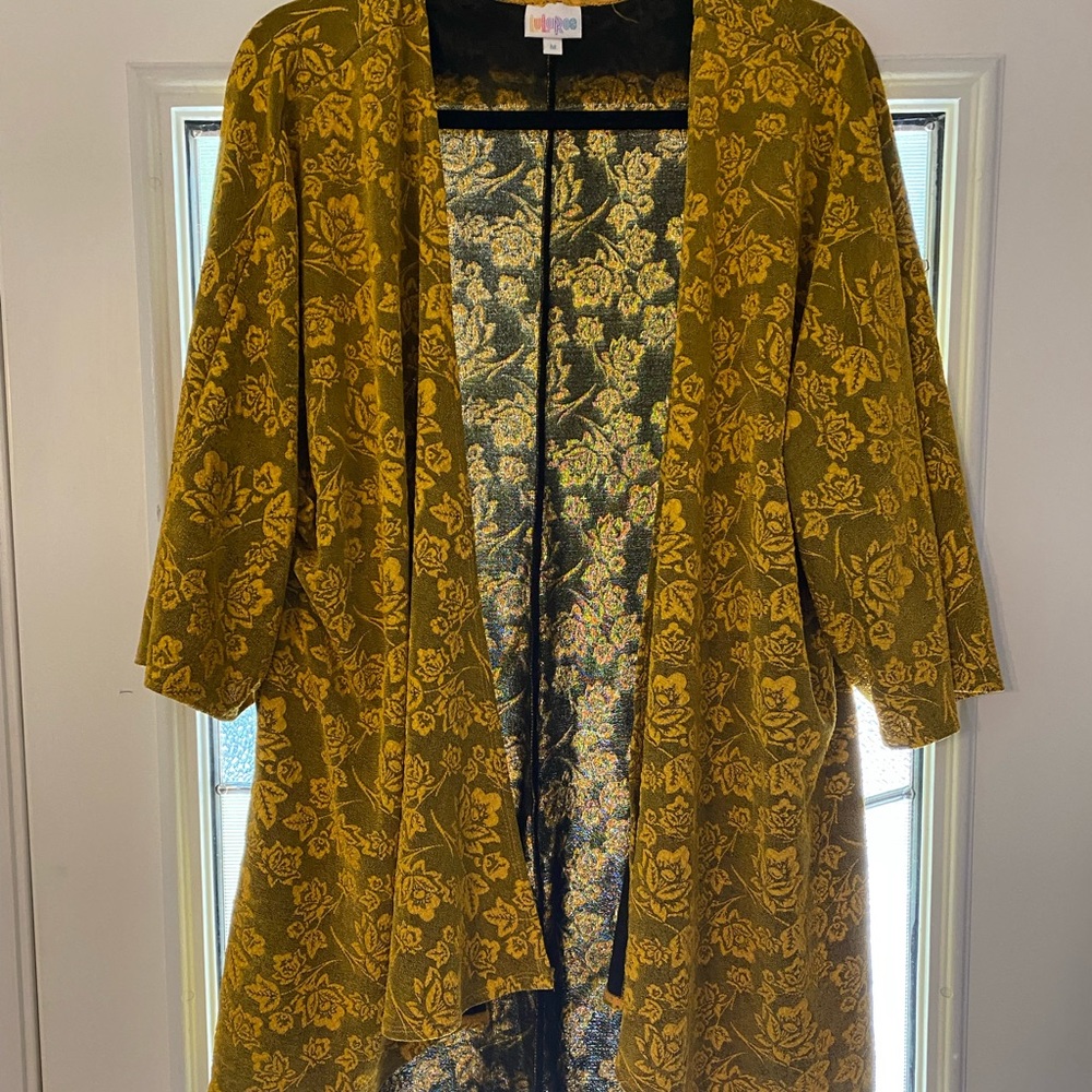 Beautiful Medium LuLaRoe Lace Lindsay